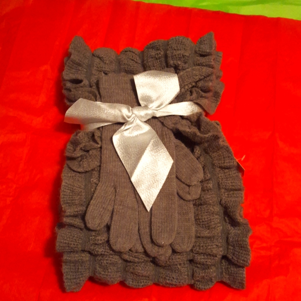 🔴☃️NYC Scarf & Glove SET (NWT)☃️🔴